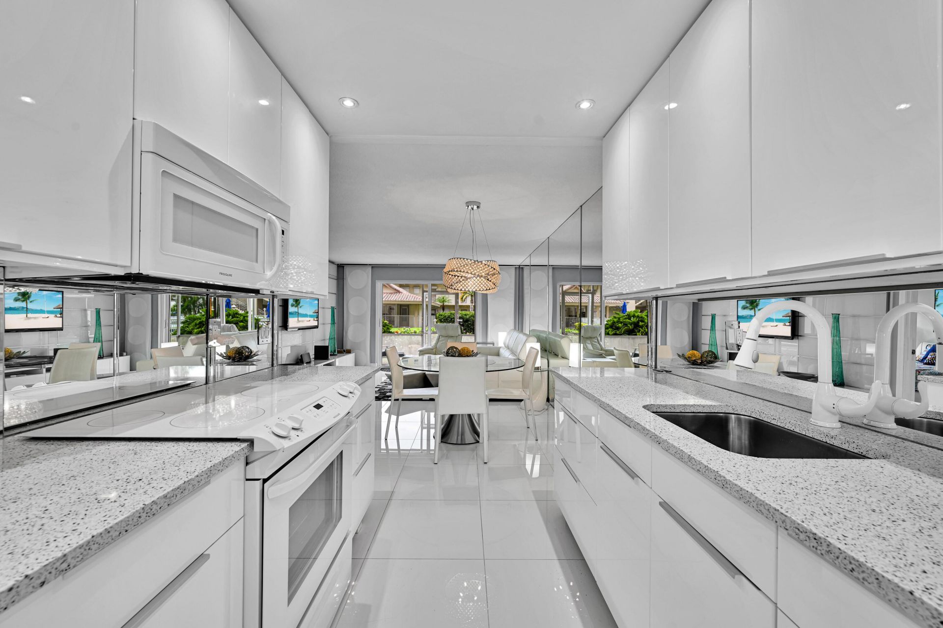 2600 Diana Drive, Unit 121, Hallandale Beach, FL 33009 Photo
