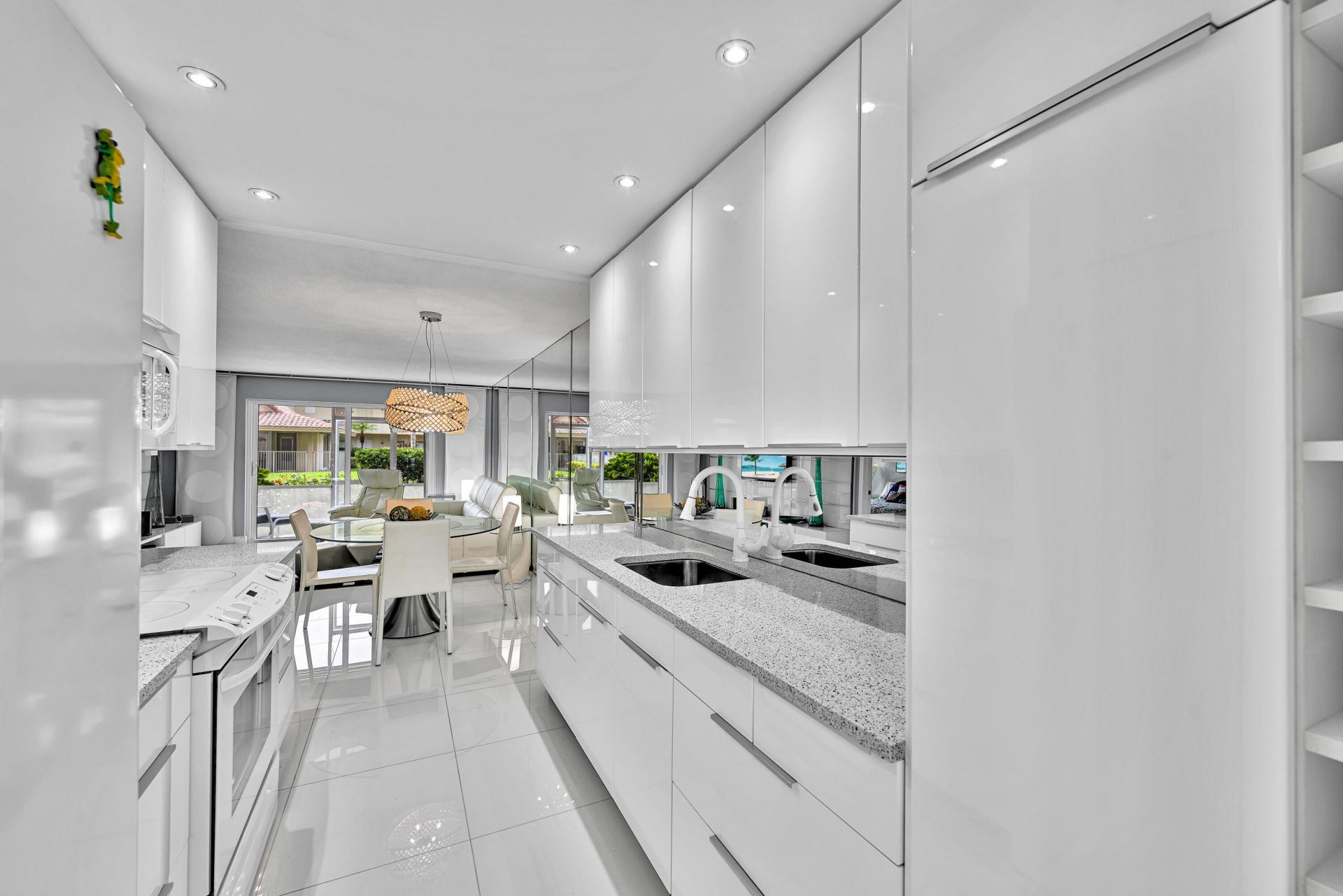 2600 Diana Drive, Unit 121, Hallandale Beach, FL 33009 Photo