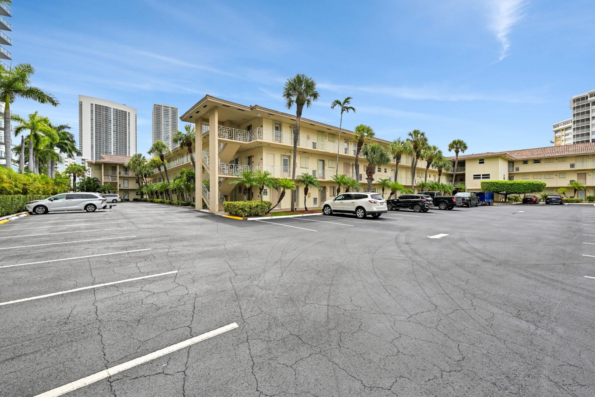 2600 Diana Drive, Unit 121, Hallandale Beach, FL 33009 Photo