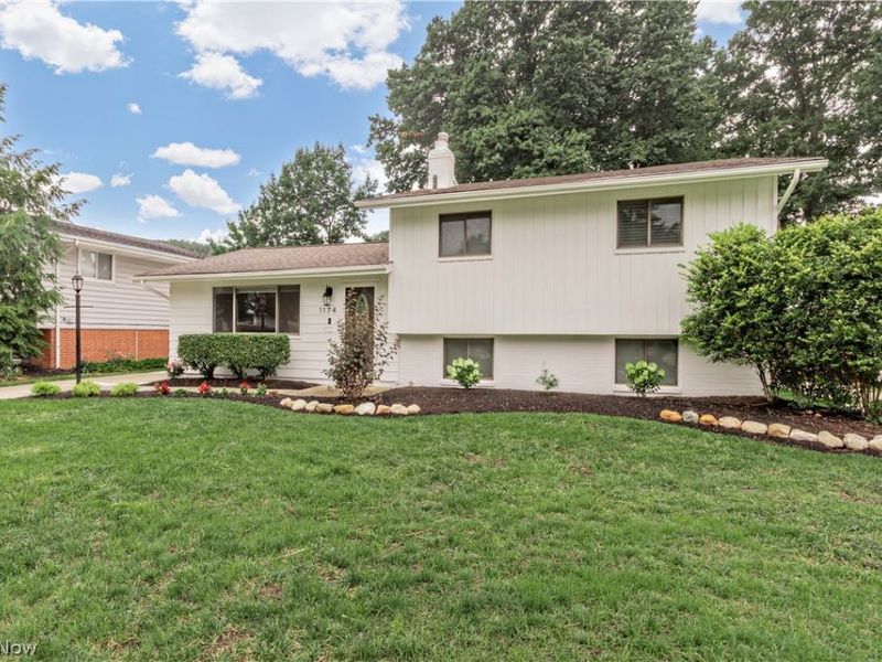 1174 Giesse Drive, Mayfield Heights, OH 44124 Photo 3