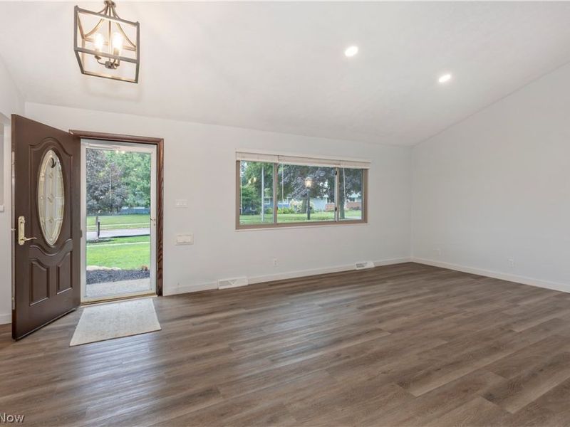 1174 Giesse Drive, Mayfield Heights, OH 44124 Photo 5