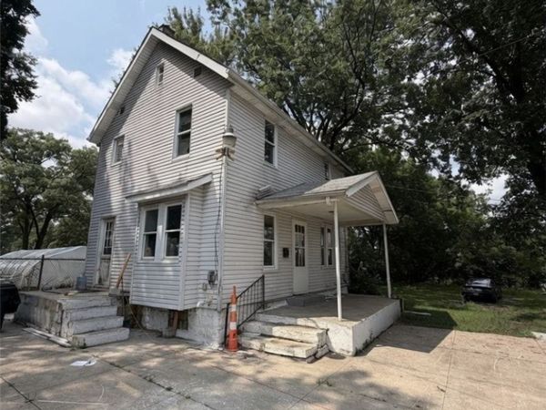800 Beardsley Street , Akron, OH 44311