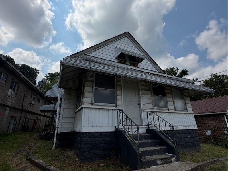 1814 Manchester Road, Akron, OH 44314 Photo 1