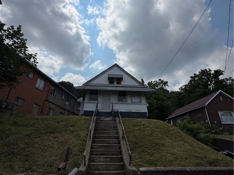 1814 Manchester Road, Akron, OH 44314 Photo 2