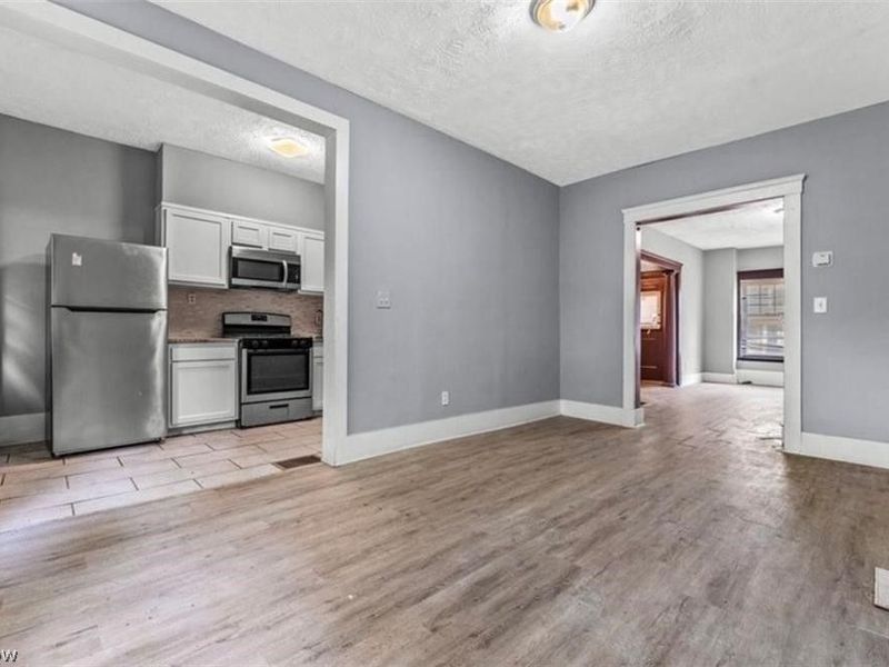 7507 Lawnview Avenue, Cleveland, OH 44103 Photo 8