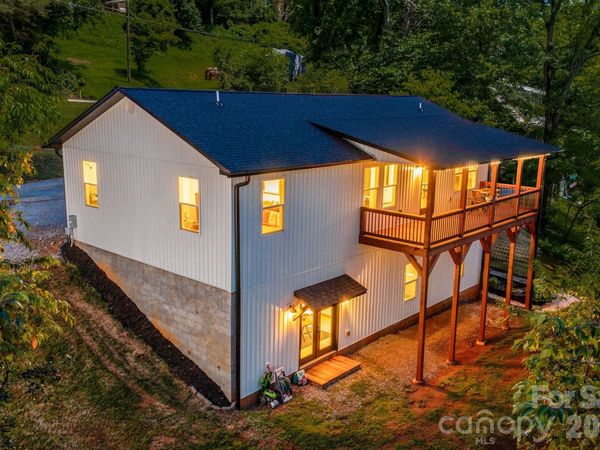 295 Penland Street , Clyde, NC 28721