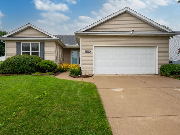 2632 Revo Road, Davenport, IA 52806