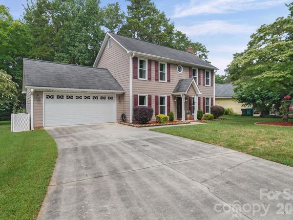 2527 Heathershire Lane, Matthews, NC 28105