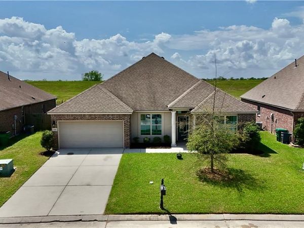 440 W LAKE Drive , Slidell, LA 70461
