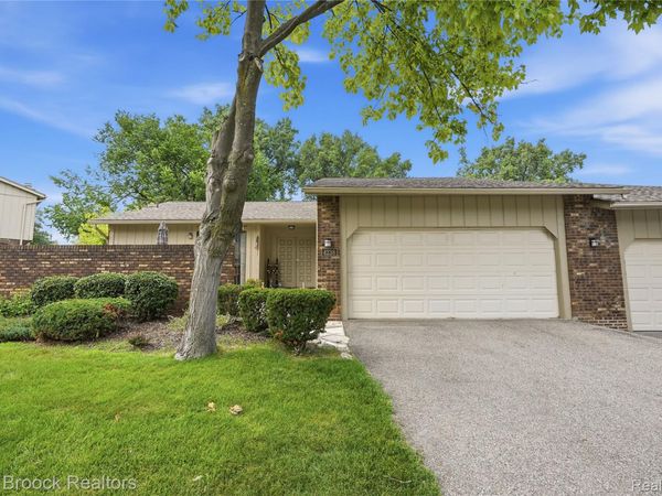 4238 Foxpointe Drive , West Bloomfield Township, Mi 48323