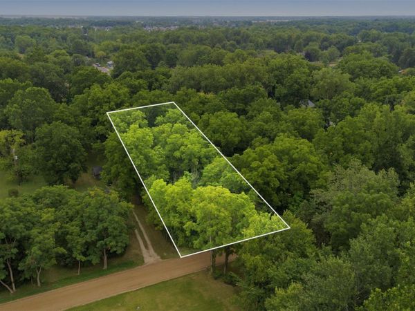 6785 Edwards Road, Van Buren Township, Mi 48111