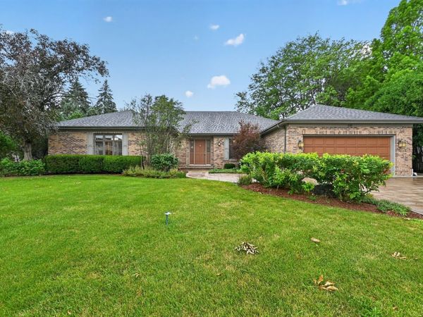 135 Hawkins Circle , Wheaton, IL 60189