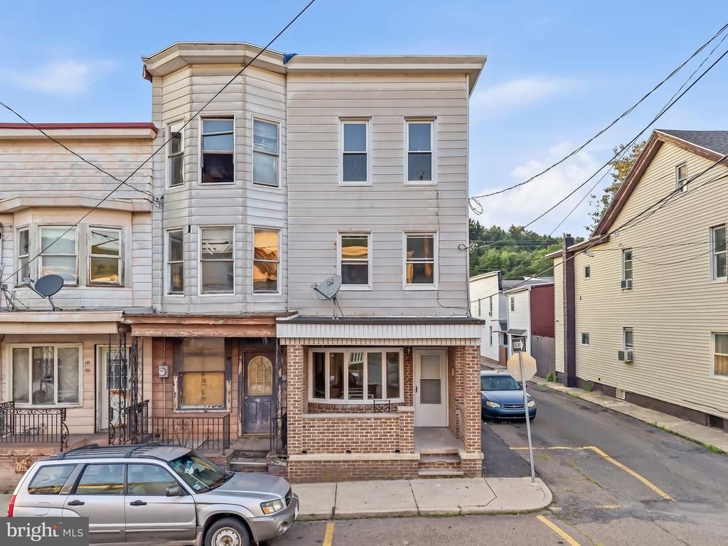 401 W PINE STREET , MAHANOY CITY, PA 17948