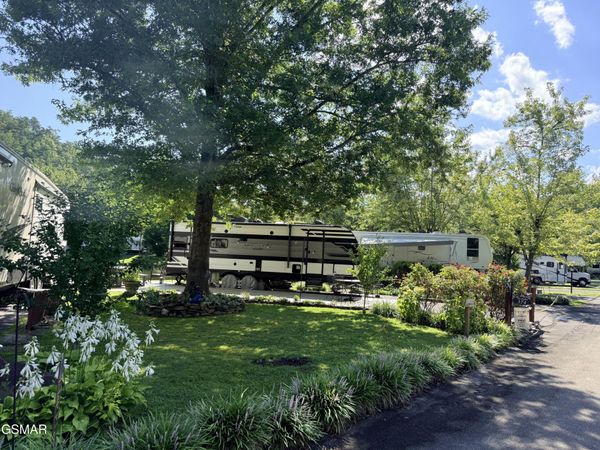 4229 E Parkway #374, Gatlinburg, TN 37738