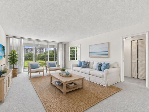 555 Oaks Lane, Unit 303, Pompano Beach, FL 33069