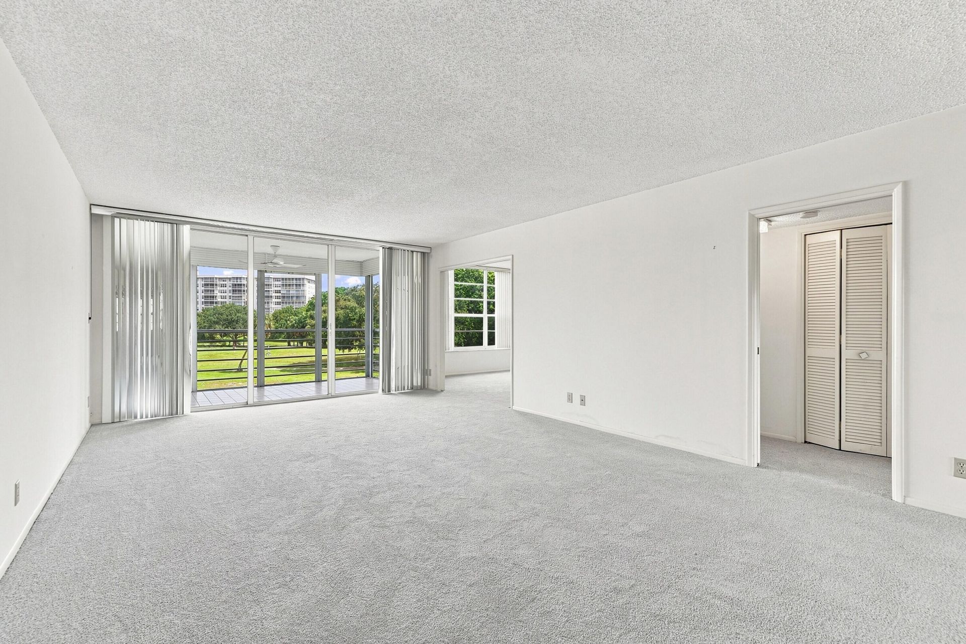 555 Oaks Lane, Unit 303, Pompano Beach, FL 33069 Photo