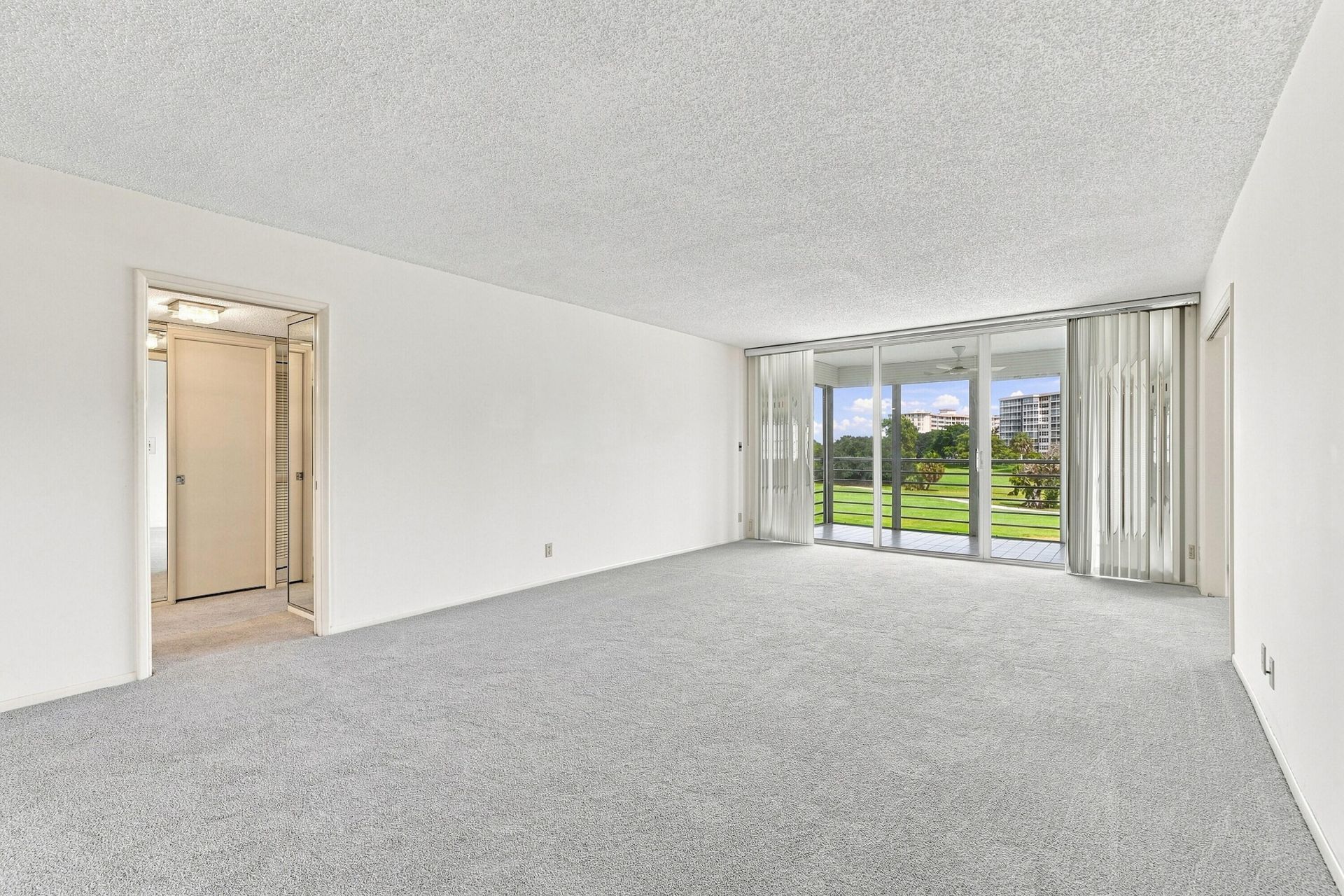 555 Oaks Lane, Unit 303, Pompano Beach, FL 33069 Photo