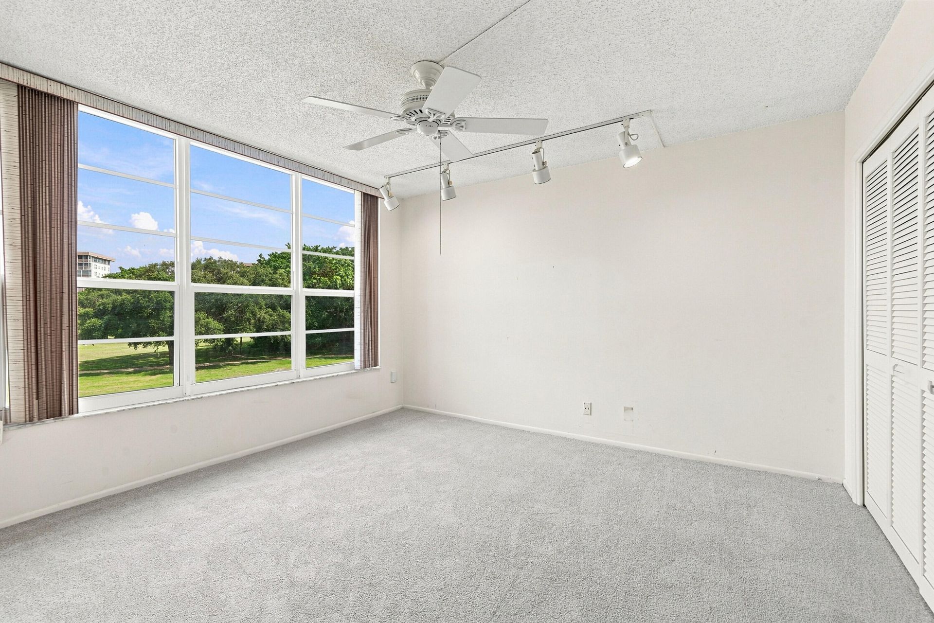 555 Oaks Lane, Unit 303, Pompano Beach, FL 33069 Photo