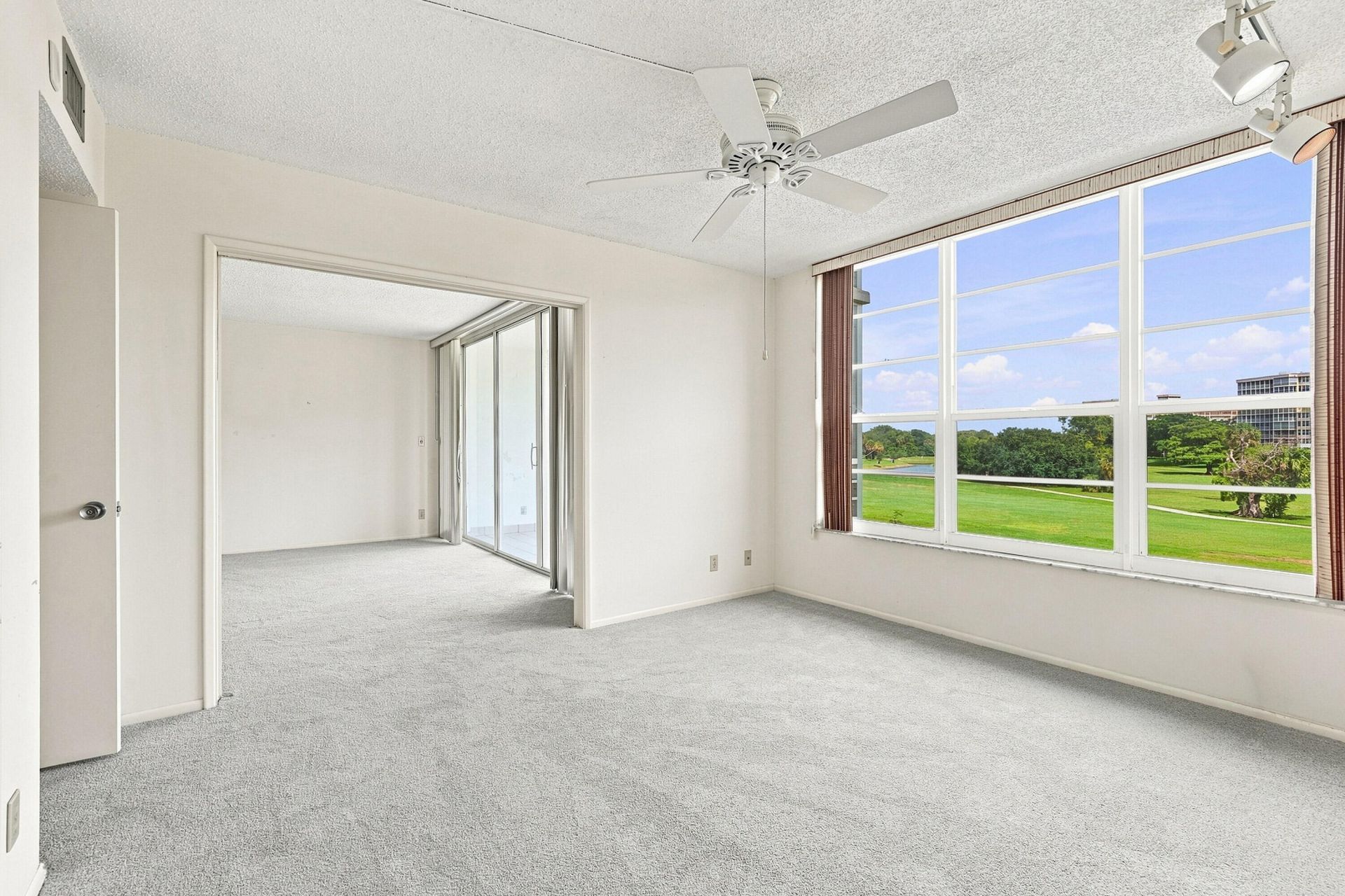 555 Oaks Lane, Unit 303, Pompano Beach, FL 33069 Photo