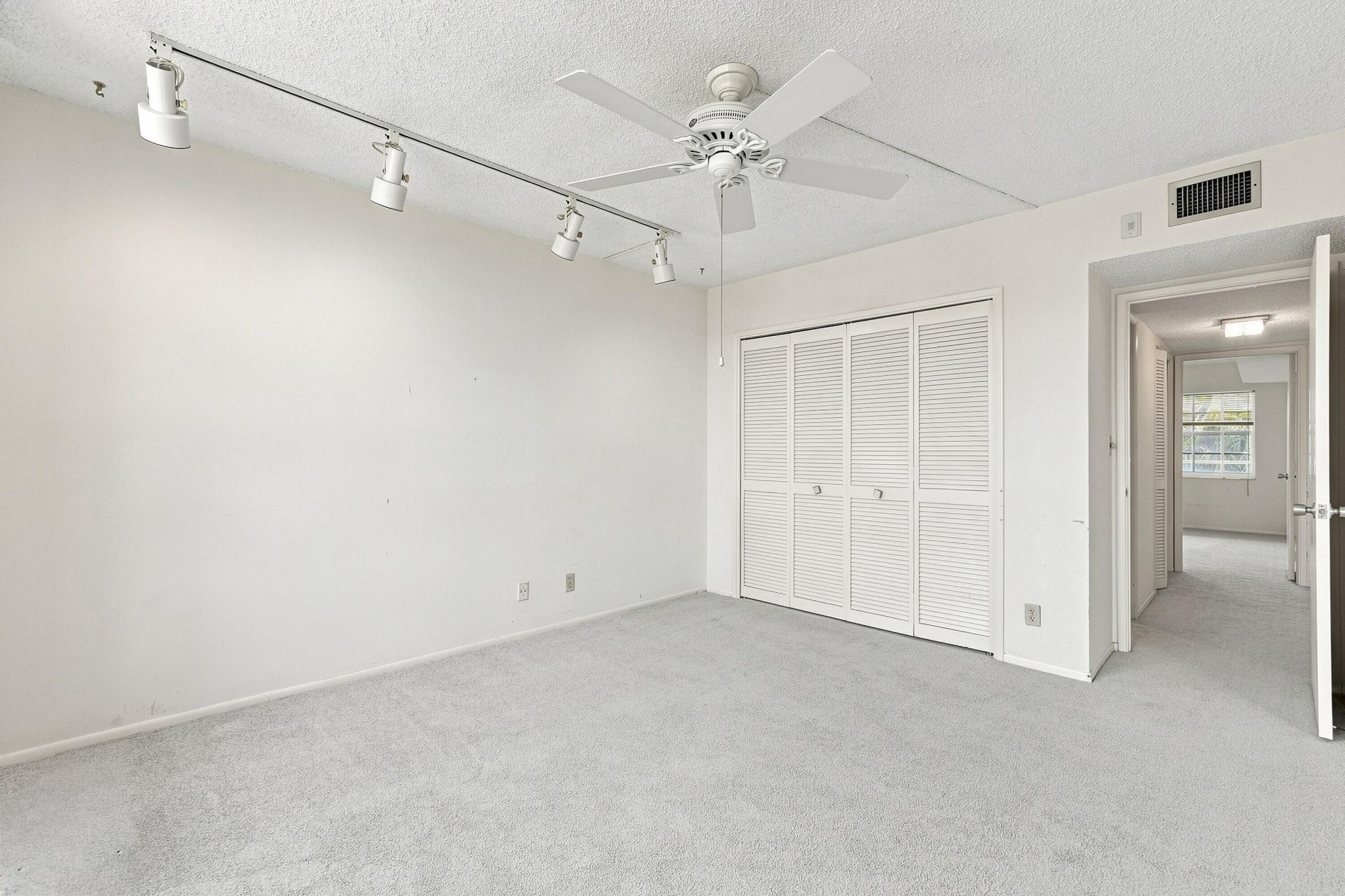 555 Oaks Lane, Unit 303, Pompano Beach, FL 33069 Photo