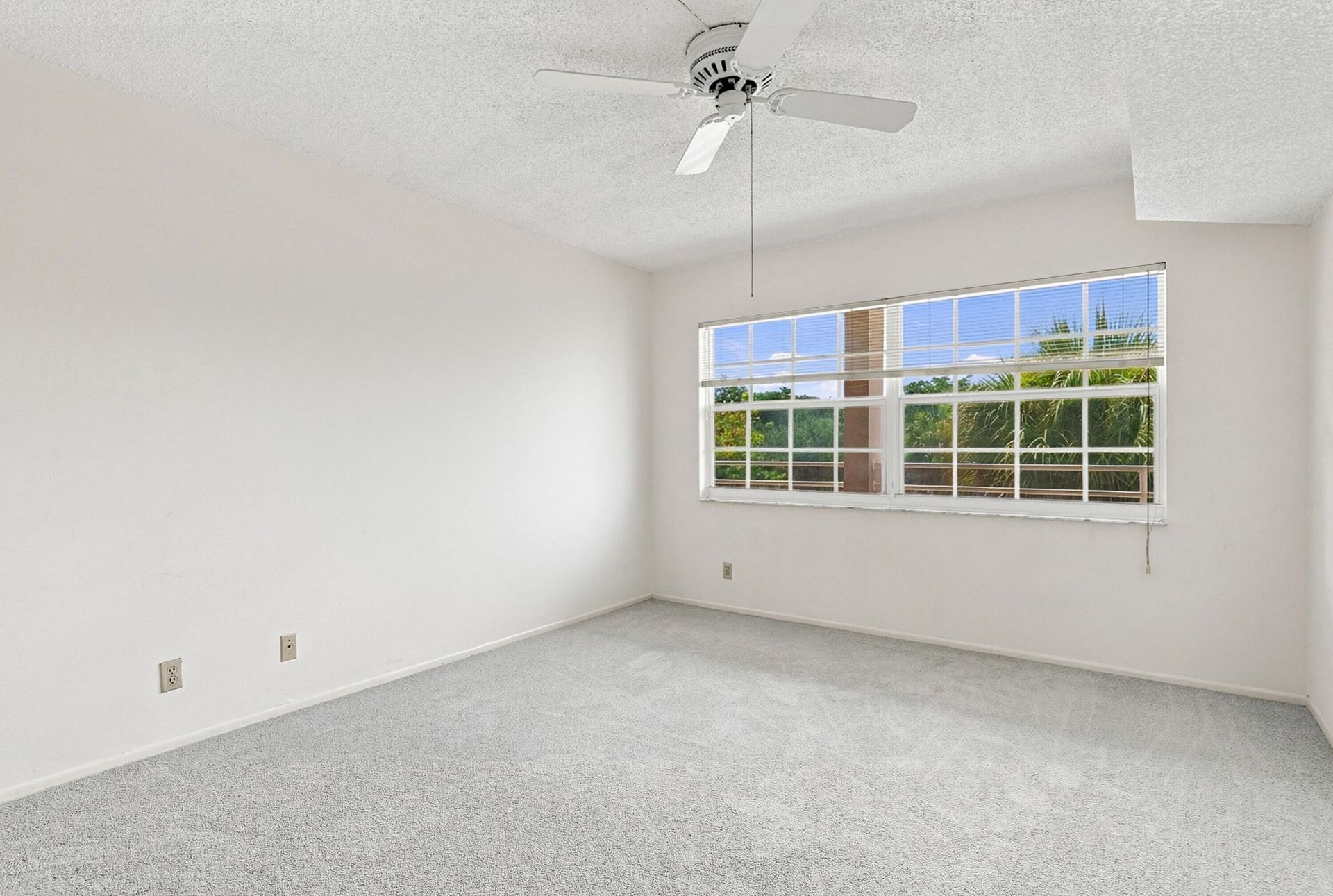555 Oaks Lane, Unit 303, Pompano Beach, FL 33069 Photo
