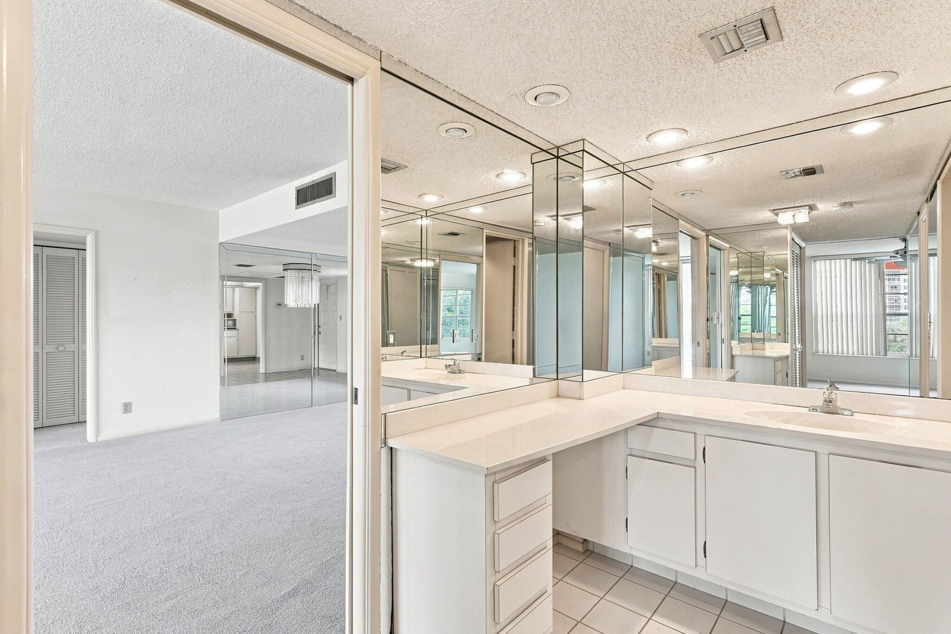 555 Oaks Lane, Unit 303, Pompano Beach, FL 33069 Photo