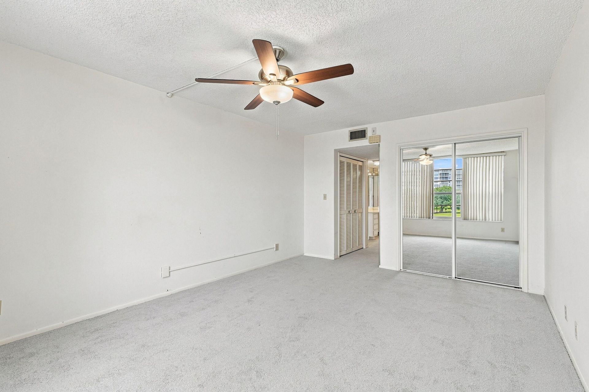 555 Oaks Lane, Unit 303, Pompano Beach, FL 33069 Photo