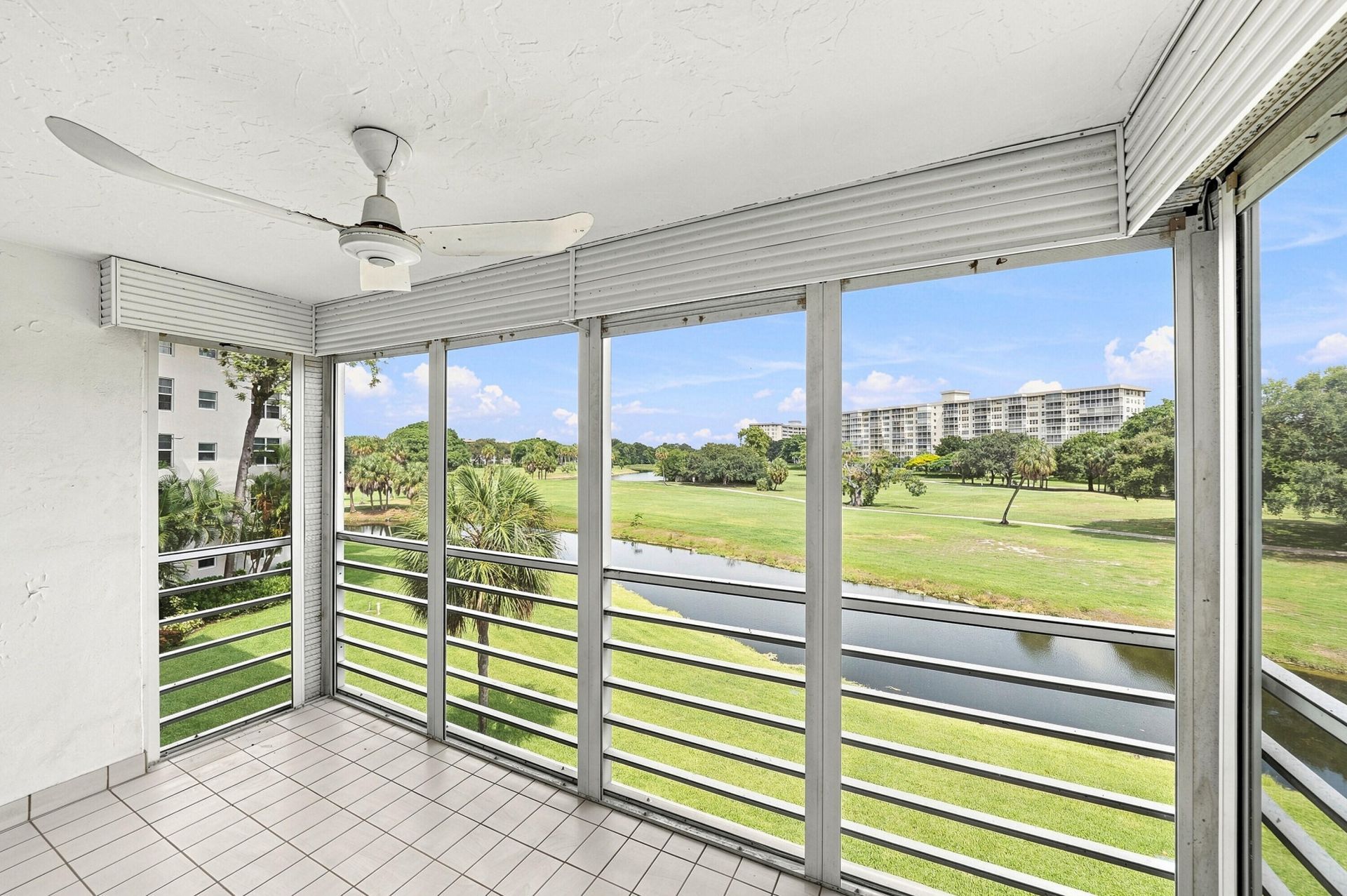 555 Oaks Lane, Unit 303, Pompano Beach, FL 33069 Photo