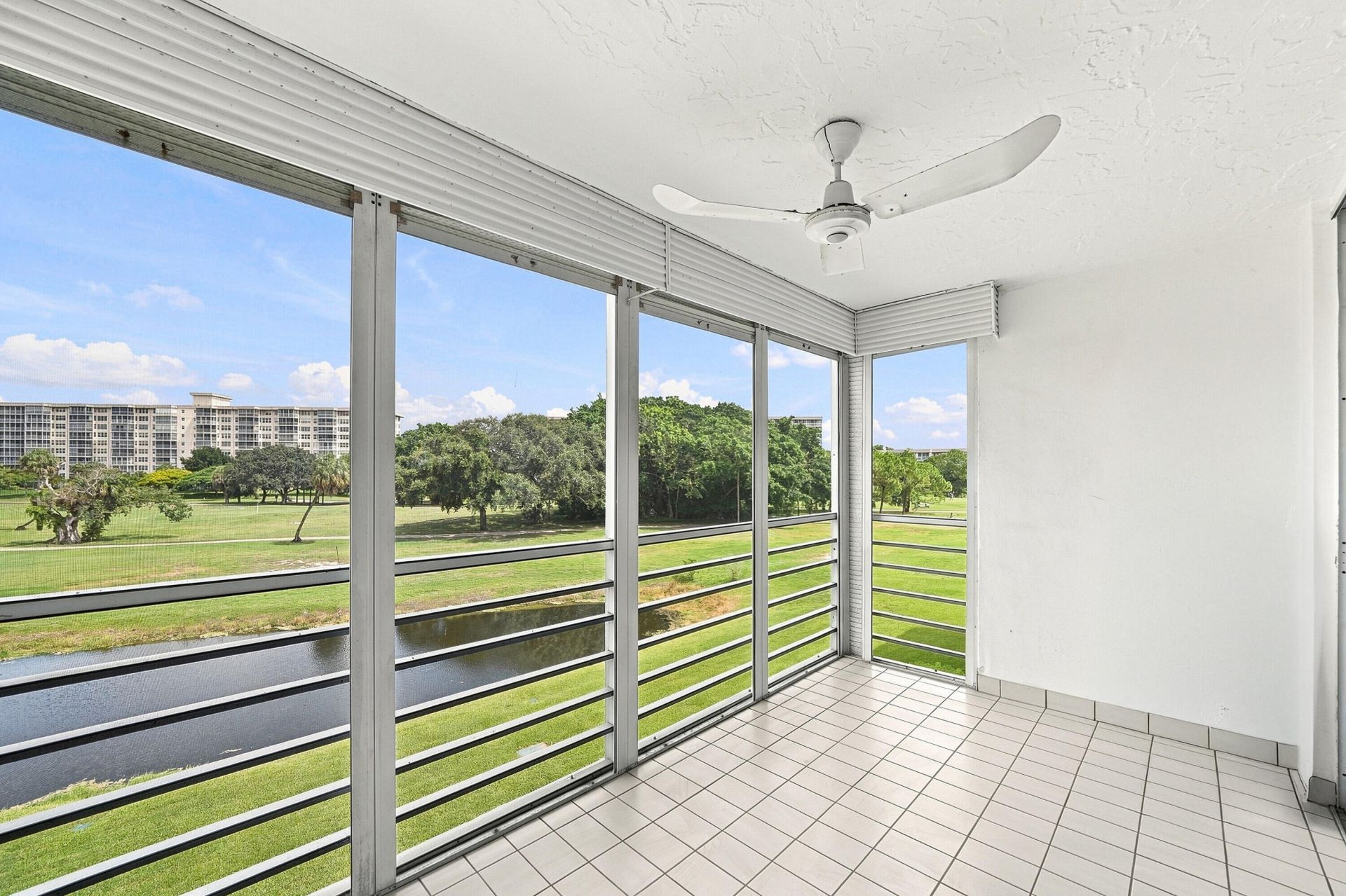555 Oaks Lane, Unit 303, Pompano Beach, FL 33069 Photo