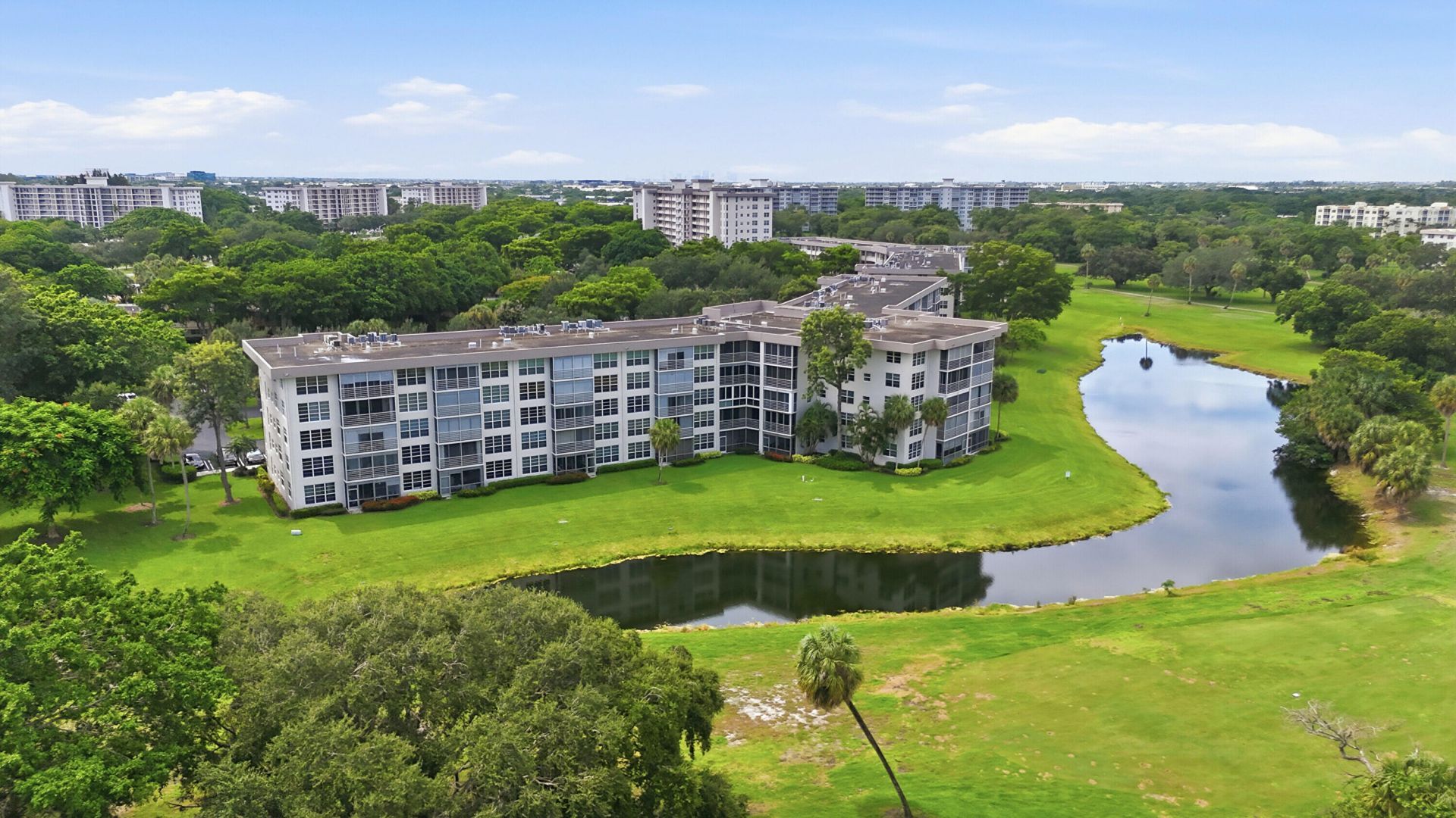 555 Oaks Lane, Unit 303, Pompano Beach, FL 33069 Photo