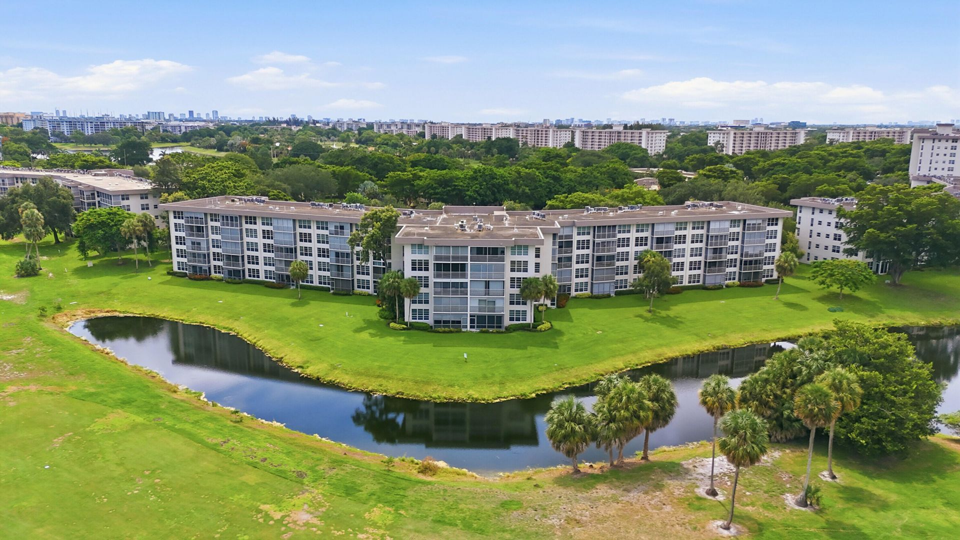 555 Oaks Lane, Unit 303, Pompano Beach, FL 33069 Photo