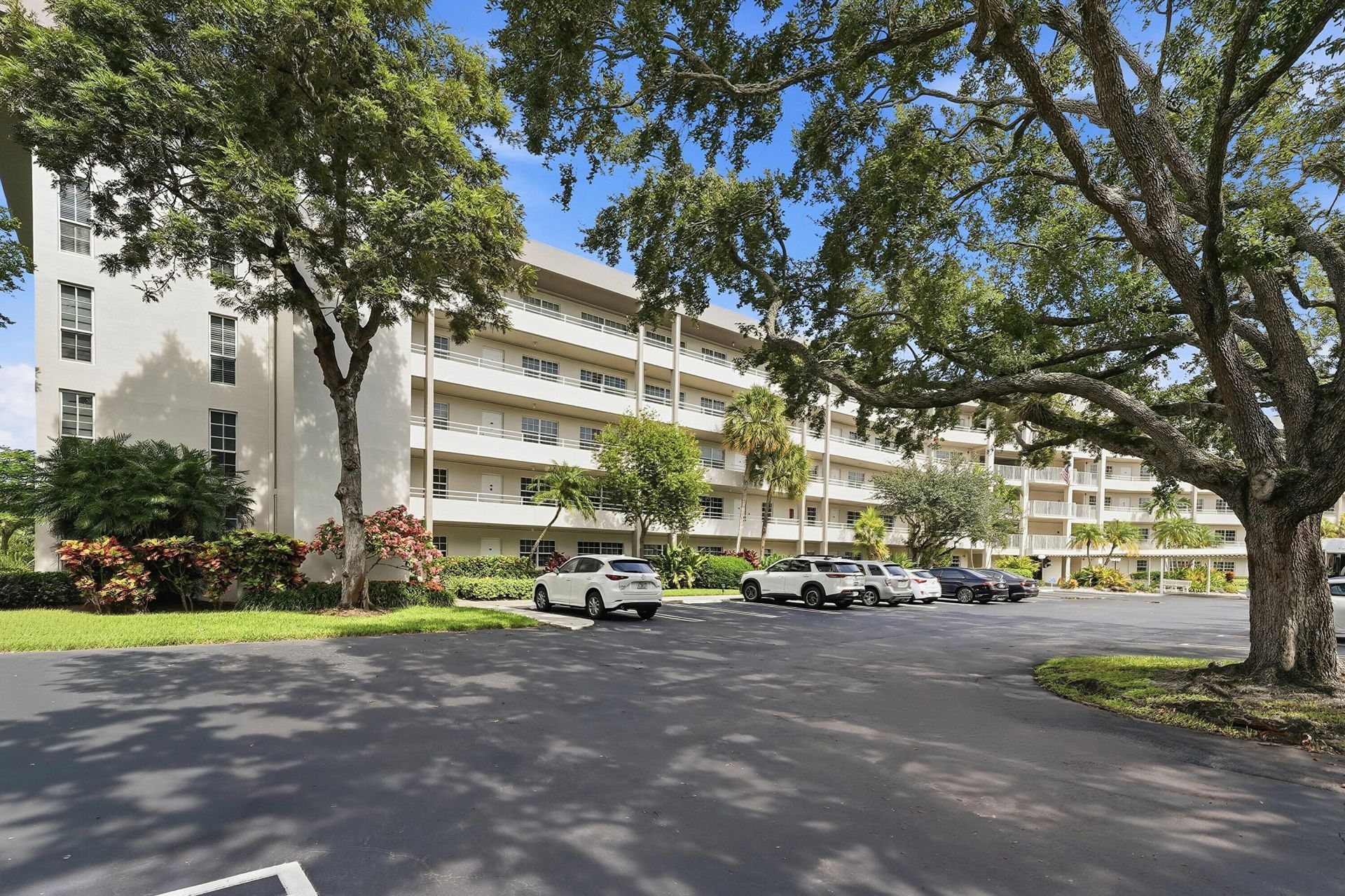 555 Oaks Lane, Unit 303, Pompano Beach, FL 33069 Photo