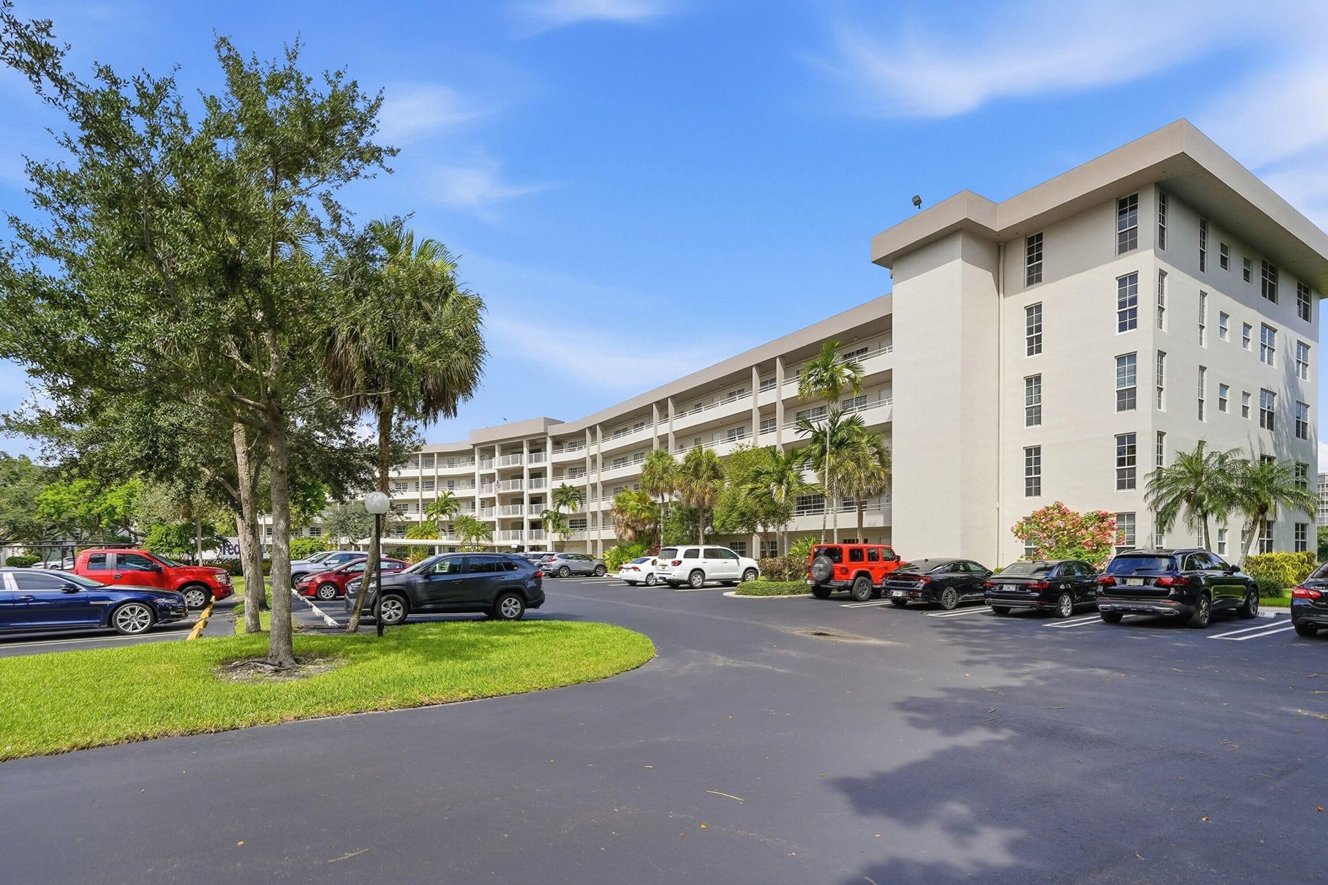 555 Oaks Lane, Unit 303, Pompano Beach, FL 33069 Photo