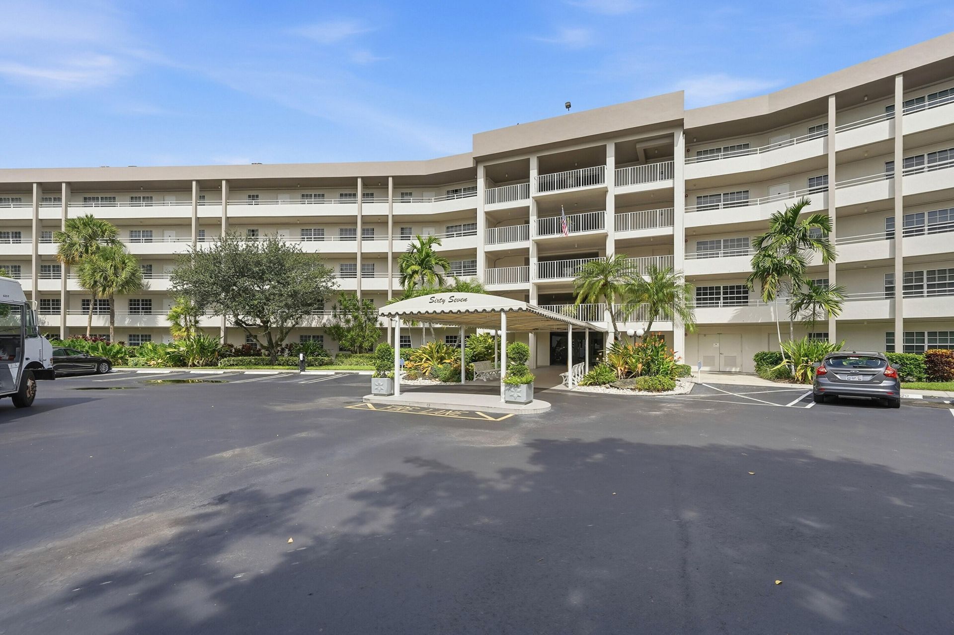 555 Oaks Lane, Unit 303, Pompano Beach, FL 33069 Photo