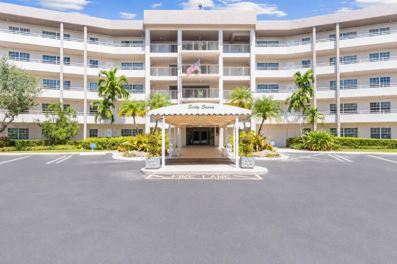 555 Oaks Lane, Unit 303, Pompano Beach, FL 33069 Photo