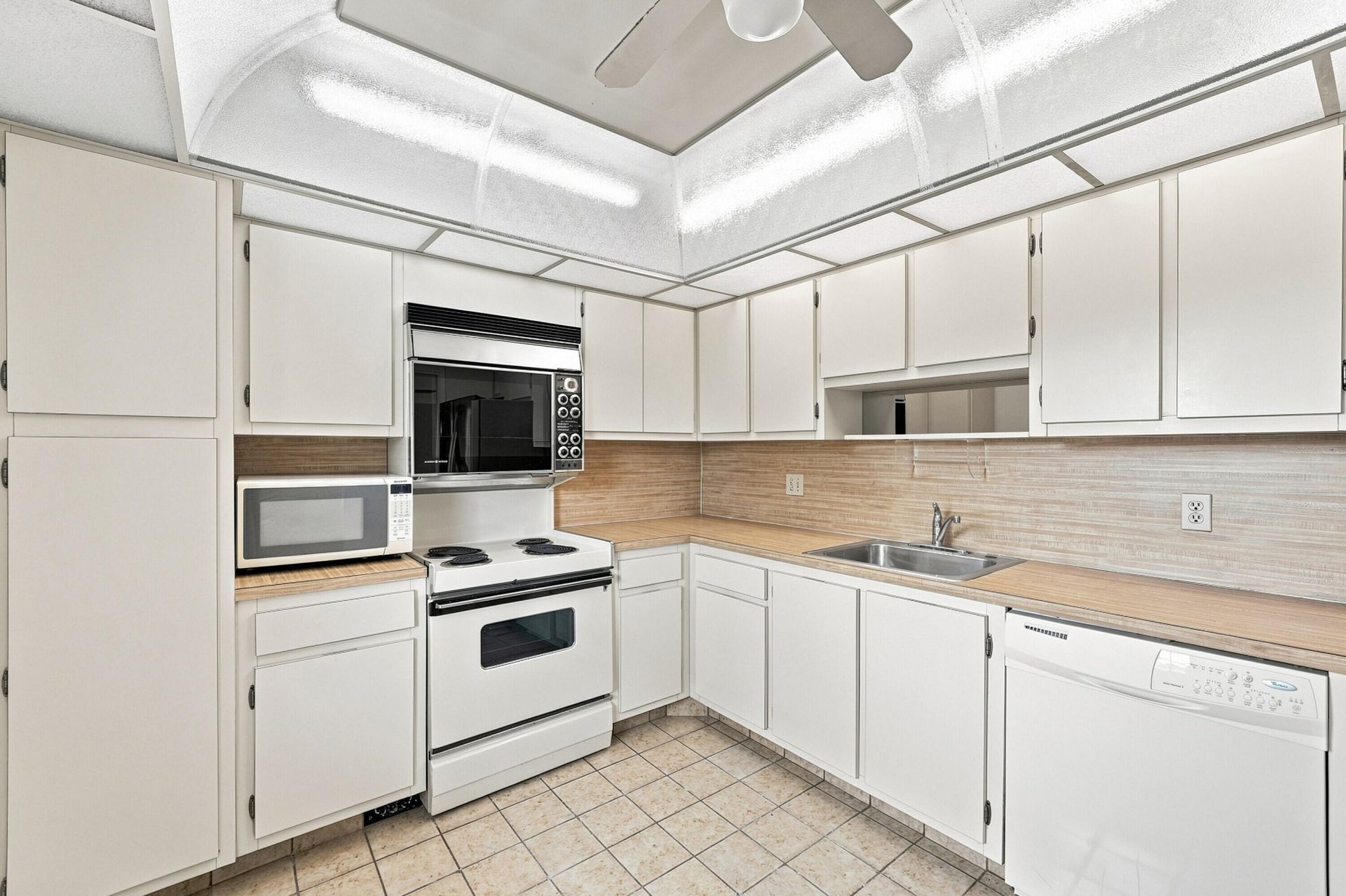 555 Oaks Lane, Unit 303, Pompano Beach, FL 33069 Photo