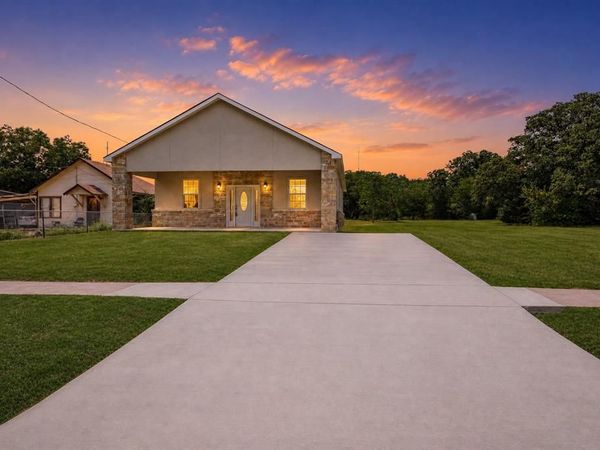 324 Tennessee Street , Graham, TX 76450