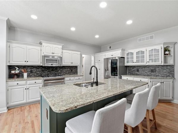 5120 W 158th Street, Overland Park, KS 66224