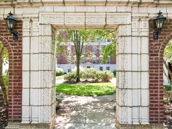 486 Sheridan Road, Unit 2, Evanston, IL 60202