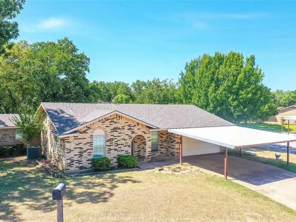 1715 Timberlane Street, Jacksboro, TX 76458