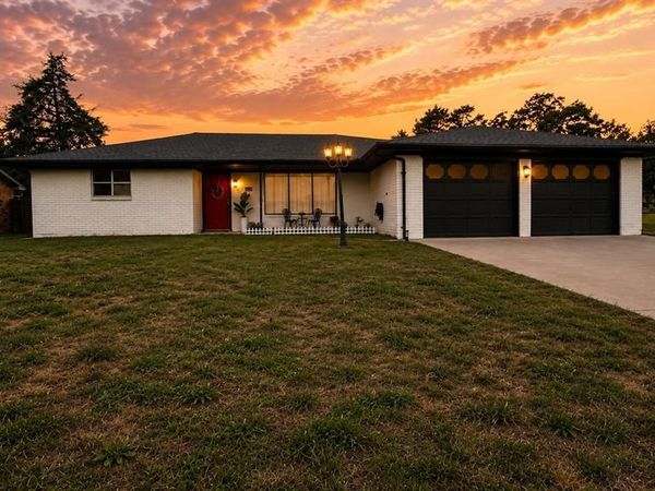 308 Oakwood Drive, Keene, TX 76059