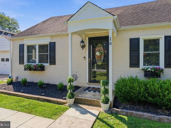 18 BUTTONWOOD AVENUE, MALVERN, PA 19355