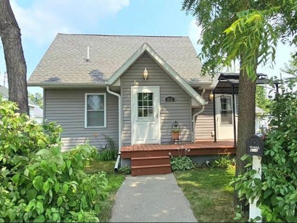 810 Columbia, Morris, MN 56267