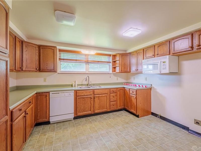 220 W Siebenthaler Avenue, Dayton, OH 45405 Photo 17