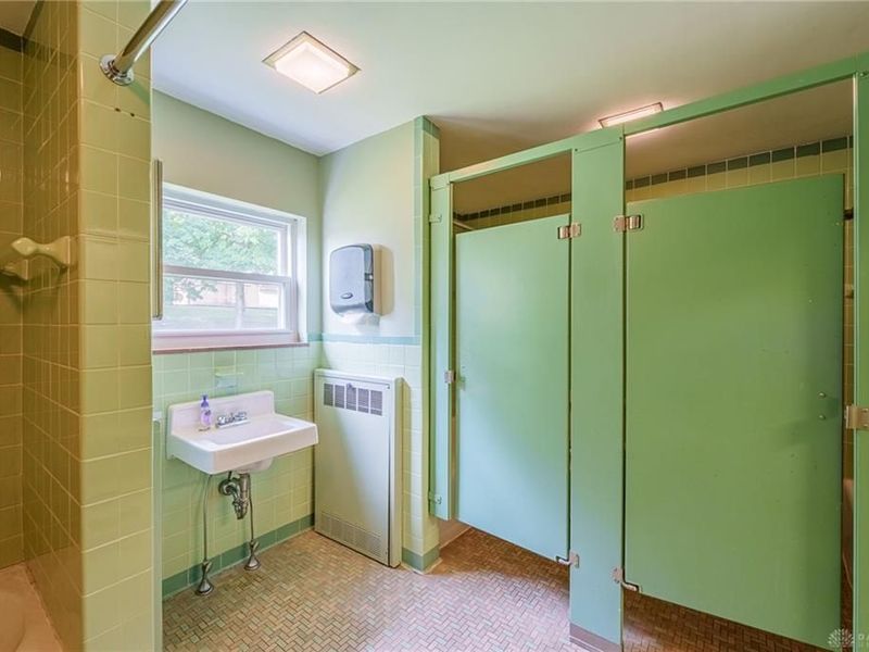220 W Siebenthaler Avenue, Dayton, OH 45405 Photo 34