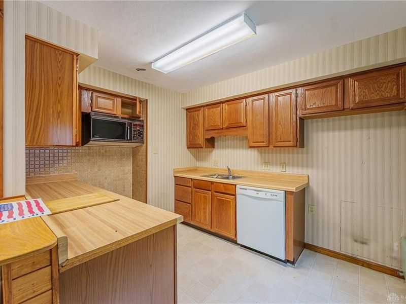 220 W Siebenthaler Avenue, Dayton, OH 45405 Photo 39