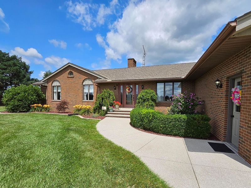 2560 Brokensword Road, Bucyrus, OH 44820 Photo 2
