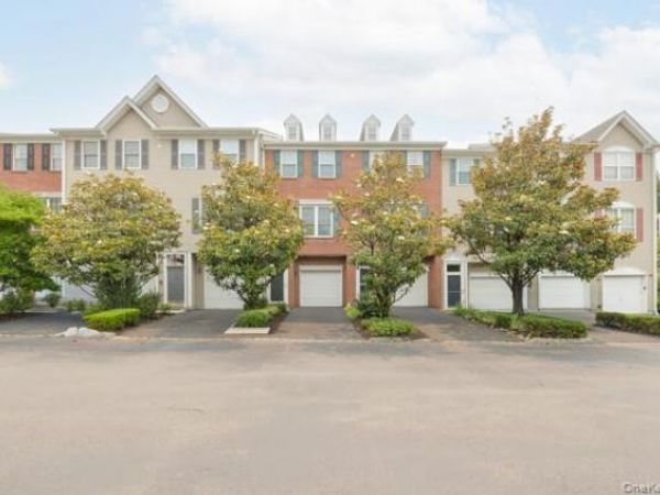 35 Meadow Lane, Nanuet, NY 10954
