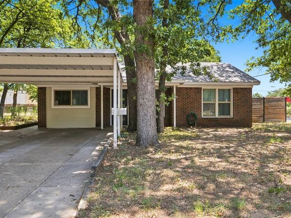 720 Thersa Drive, River Oaks, TX 76114