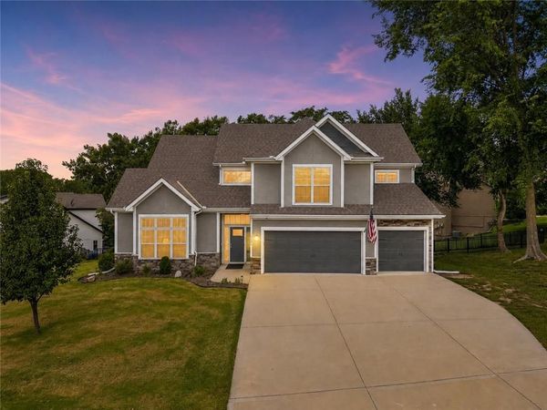 6388 NW Sioux Drive, Parkville, MO 64152